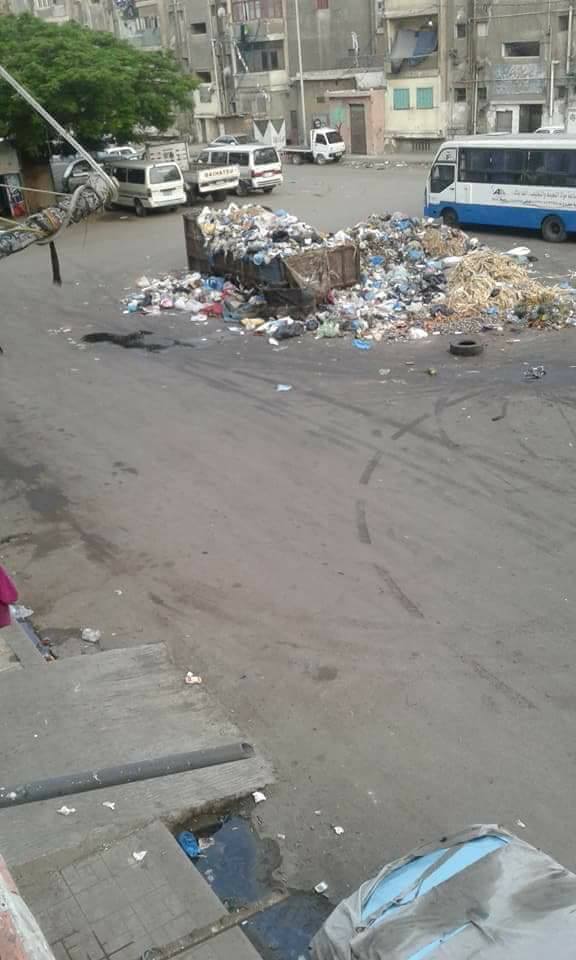 مقلب القمامة بالشارع