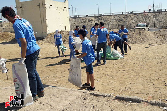 نطلاق مبادرة مؤسسة شباب بتحب بمصر لتنظيف شواطئ الغردقة من المخلفات (6)