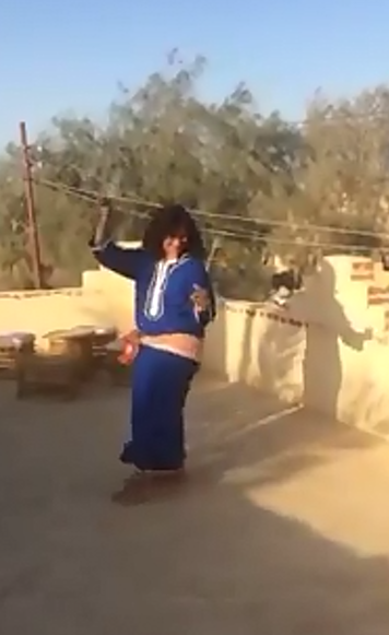 تفاصيل عزل منى البرنس من جامعة السويس بعد تحقيقات 14 شهرا الرقص يفجر الخلاف بينها وبين الجامعة ولجنة التحقيق تتهمها بنشر صور بالبكينى وبدل الرقص وازدراء الأديان داخل كلية الآداب والمعزولة لن
