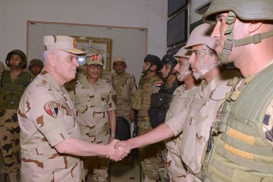 الفريق محمد فريد يلتقى رجال القوات المسلحة  (3)