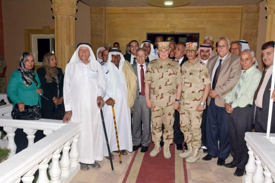 الفريق محمد فريد يلتقى رجال القوات المسلحة  (2)