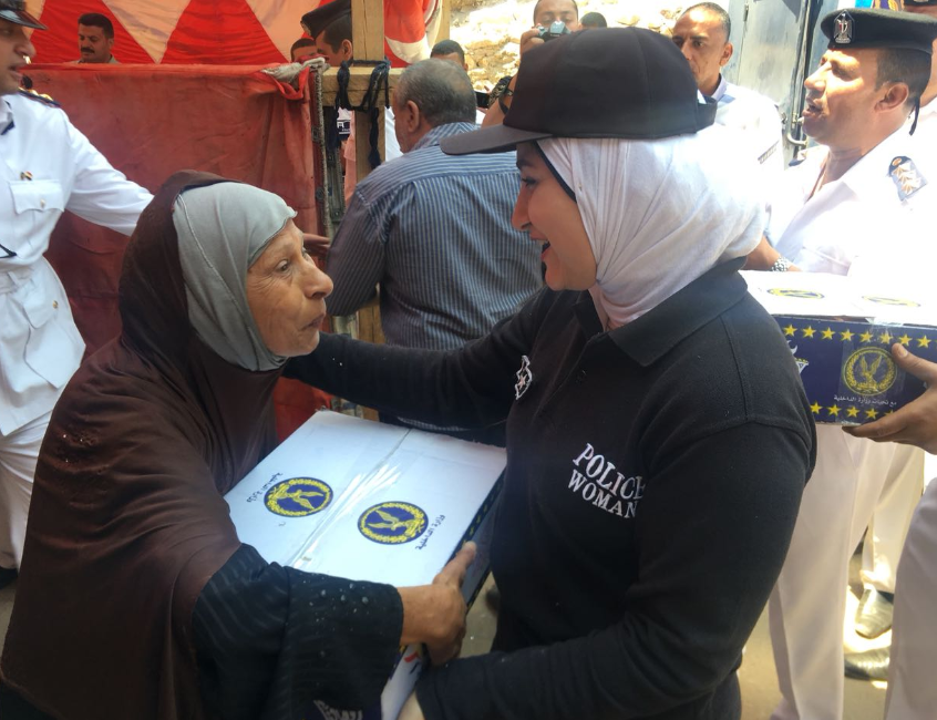توزيع كراتين غذائية للمواطنين في رمضان