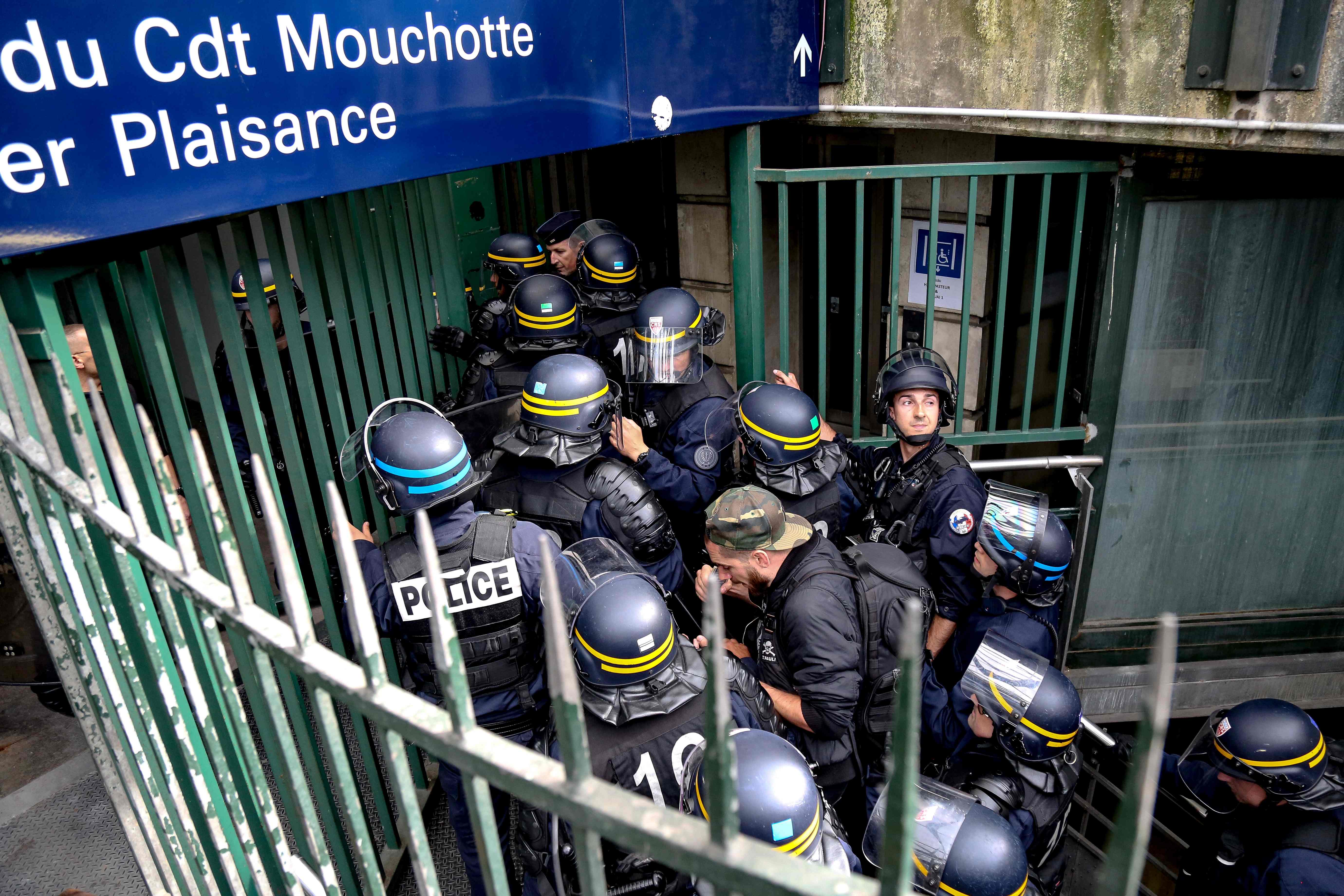الشرطة الفرنسية تدخل المحطات