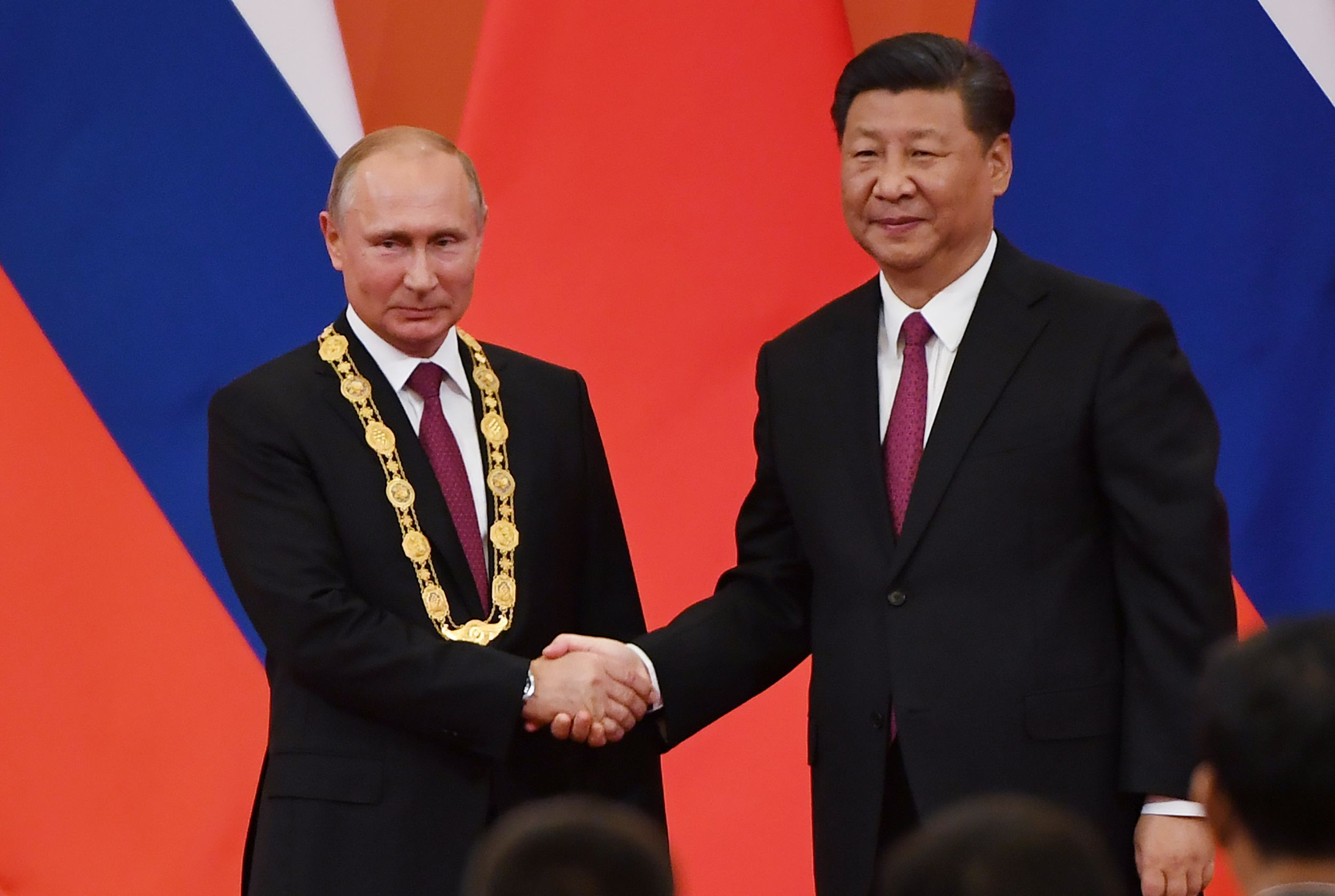 Китай готов к прямому вмешательству. Председатель КНР си Цзиньпин РФ Владимиром Путиным.
