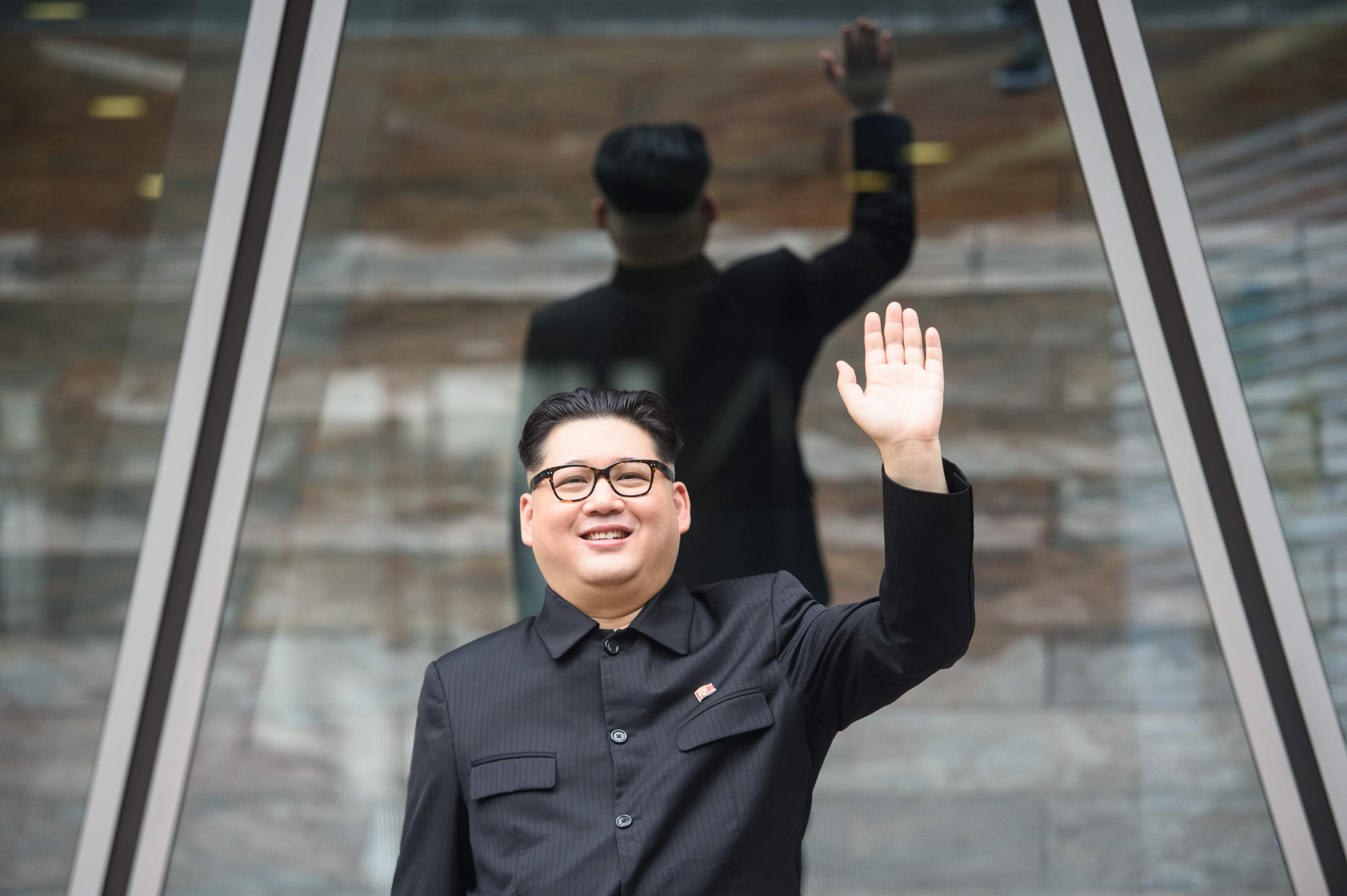 شبيه زعيم كوريا الشمالية يحيى المارة