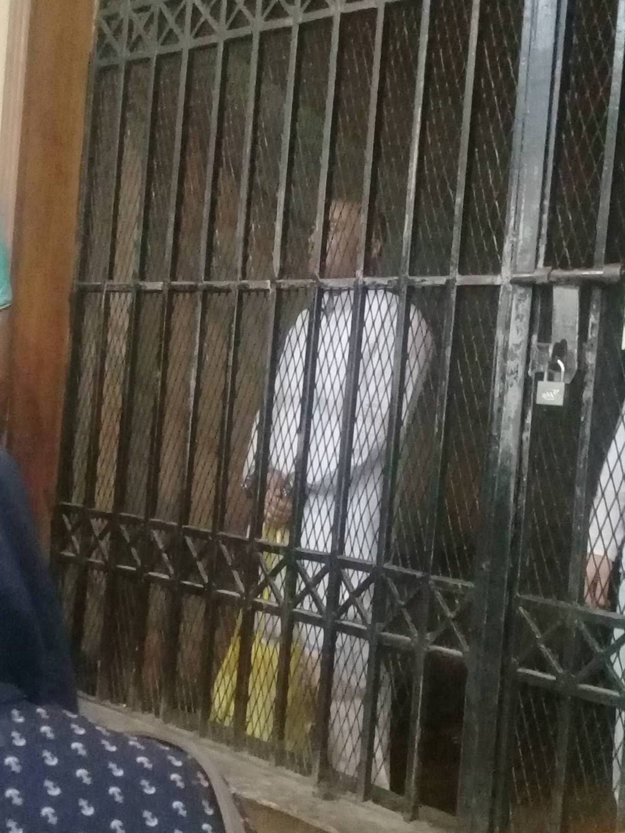 محافظ المنوفية المتهم بقضية الرشوة داخل القفص محافظ المنوفية المتهم بقضية الرشوة داخل القفص