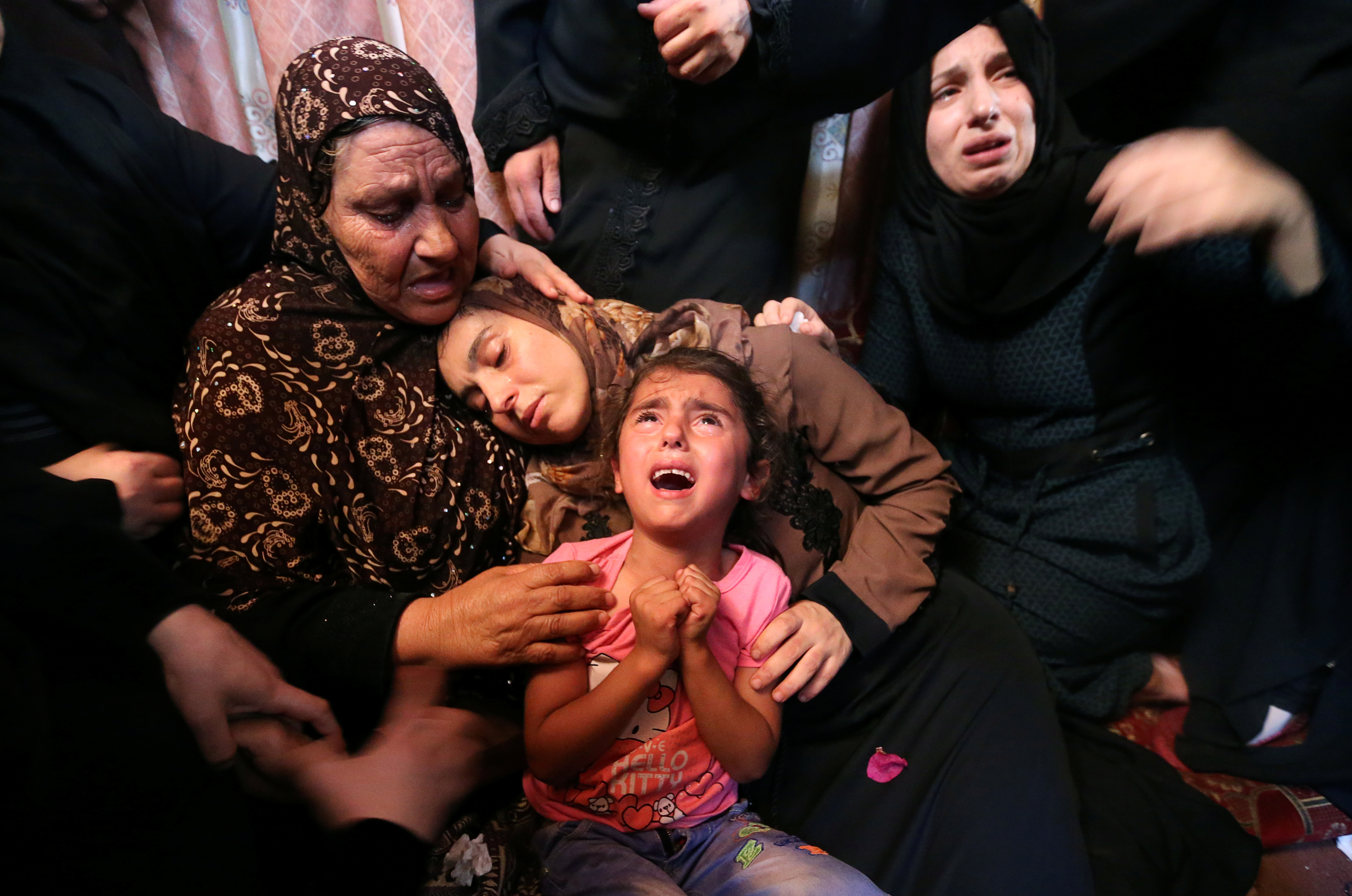 بكاء أطفال شهيد فلسطينى فى مليونية القدس