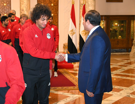 صور السيسى ومنتخب مصر (5)