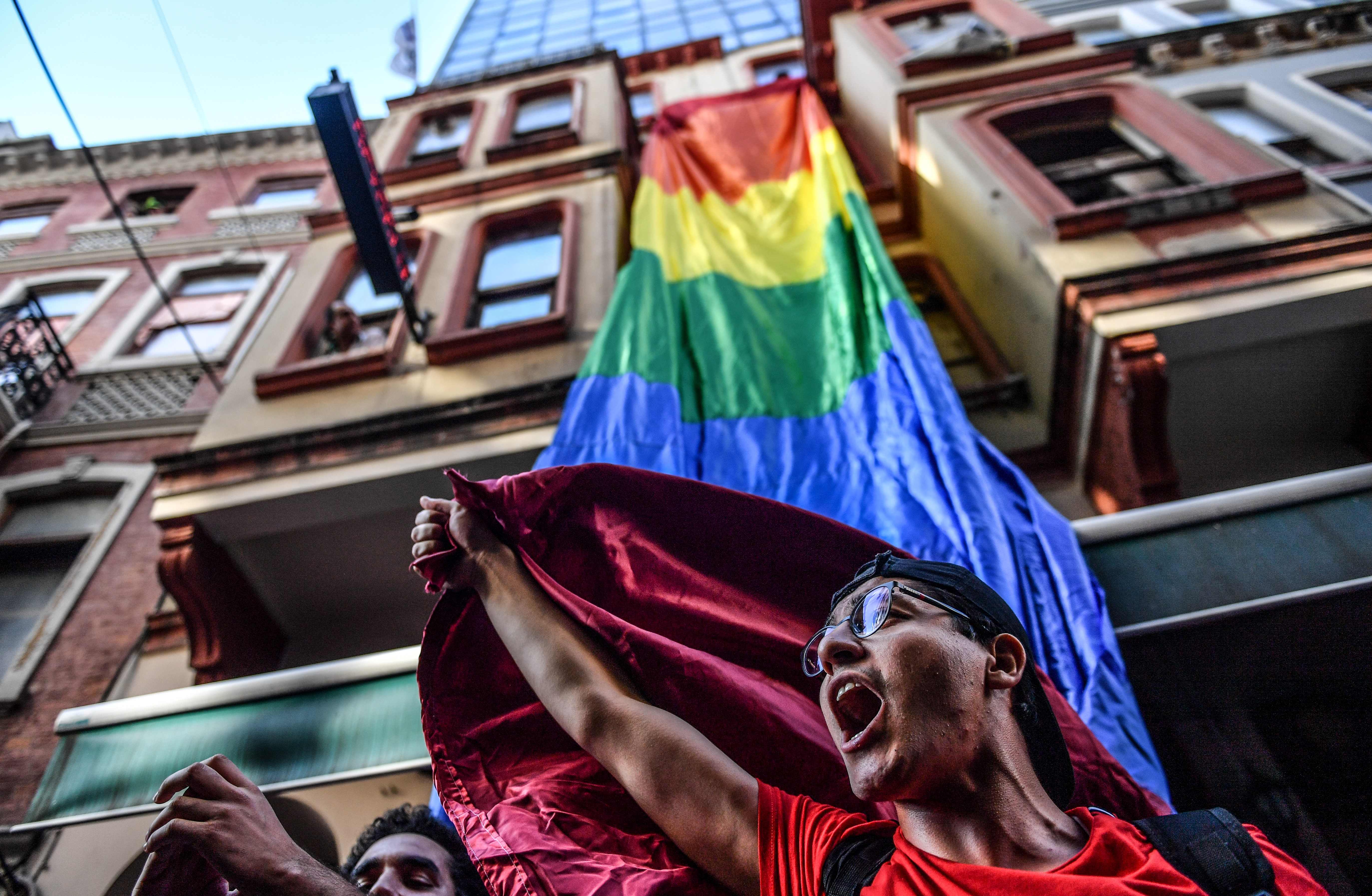 علم المثليين فى اسطنبول
