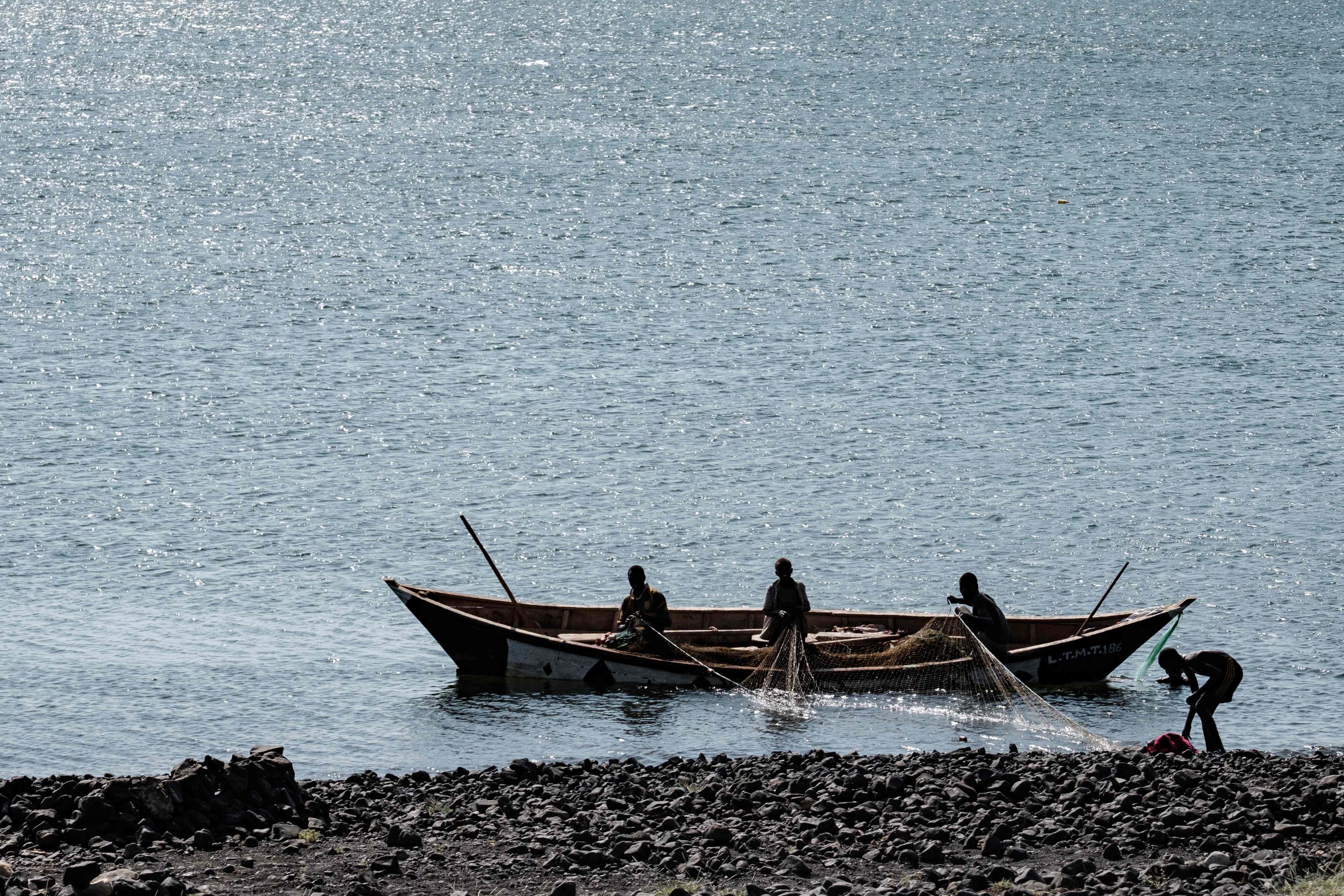 الصيدون فى بحيرة توركانا