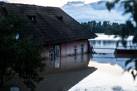 المنازل فى رومانيا خلال الفيضان 