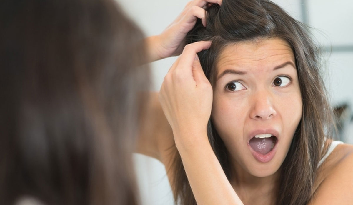 اختيار منتجات الشعر تؤثر على البشرة