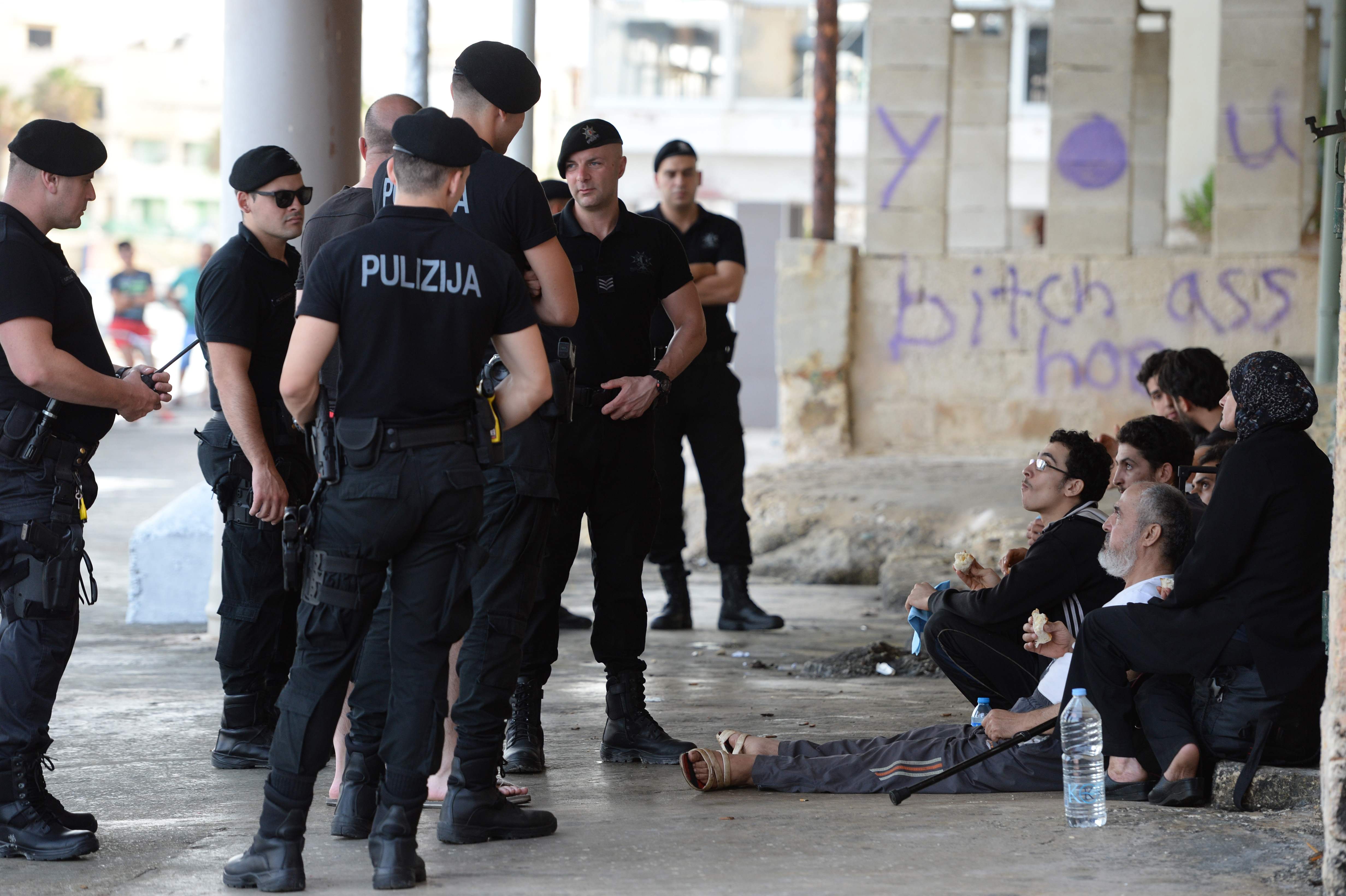 شرطة مالطا تلقى القبض على مهاجرين بسوريا وليبيا 