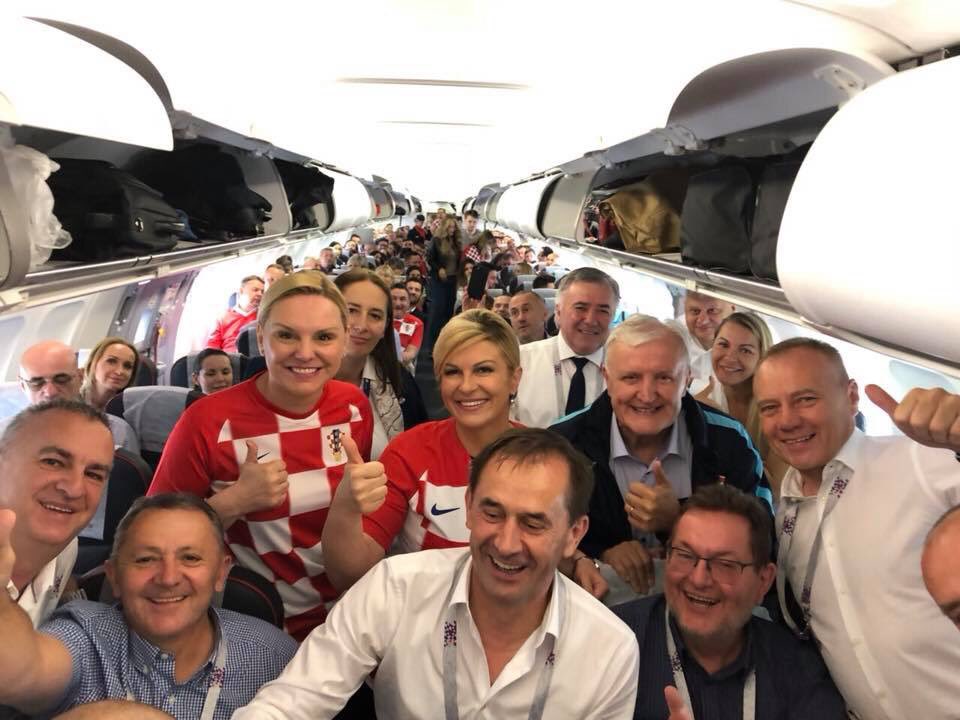 رئيسة كرواتيا في الطائرة