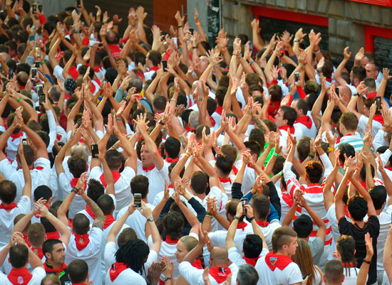 احتفالات خاصة خلال فعاليات مهرجان سان فيرمين بإسبانيا