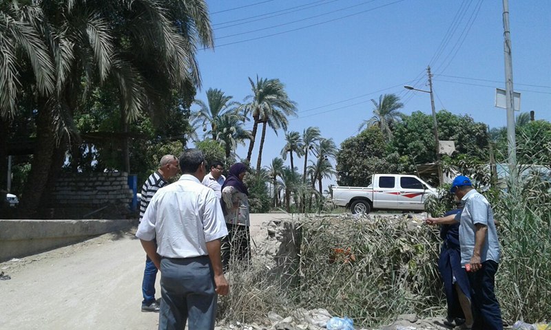 حملات مكبرة لتطهير الترع والمصارف ورفع 50 طن مخلفات بمركز ساحل سليم (8)