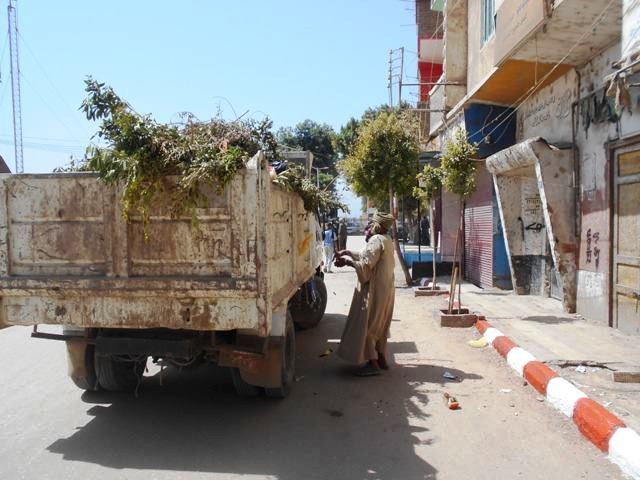 حملة لنظافة الشوارع بالبلينا ورفع المخلفات الصلبة