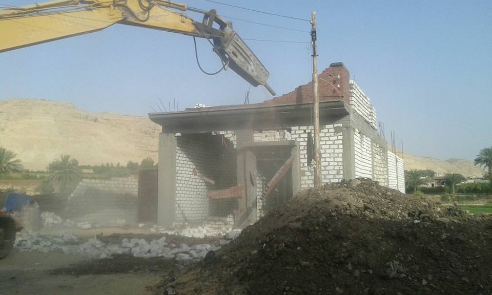 حملات مكبرة لتطهير الترع والمصارف ورفع 50 طن مخلفات بمركز ساحل سليم (2)