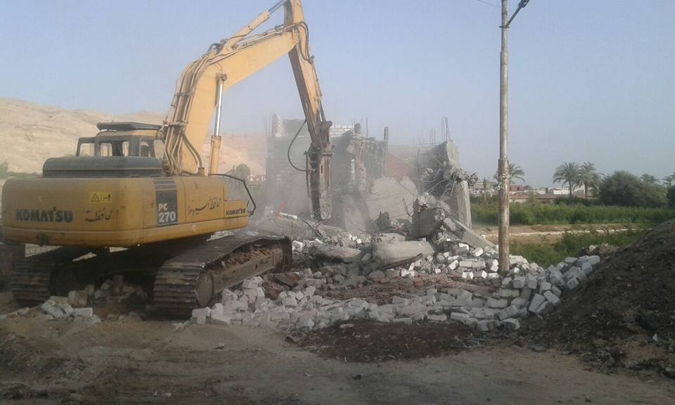 حملات مكبرة لتطهير الترع والمصارف ورفع 50 طن مخلفات بمركز ساحل سليم (4)