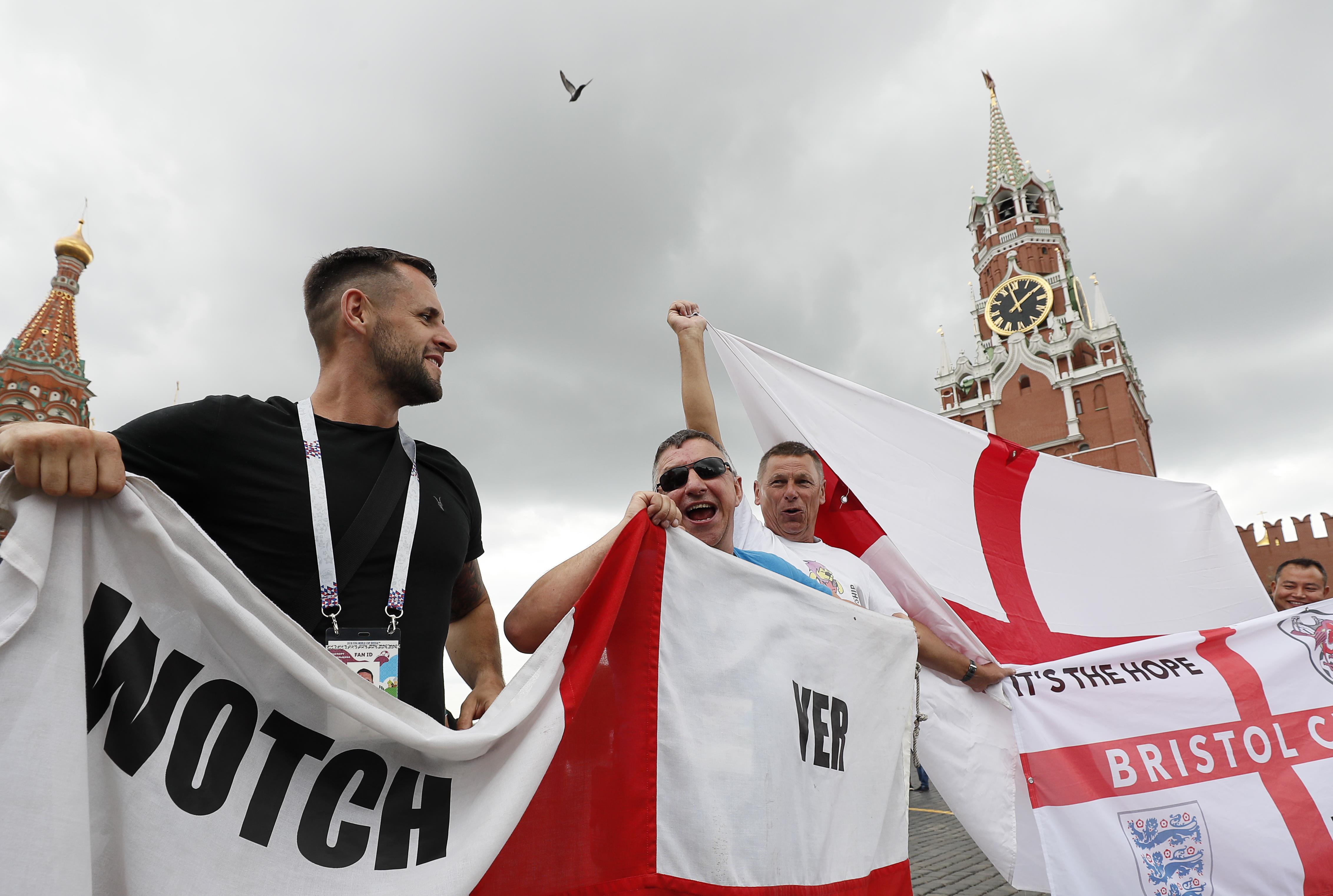 	مشجعو انجلترا يحتشدون بالميدان الأحمر فى موسكو