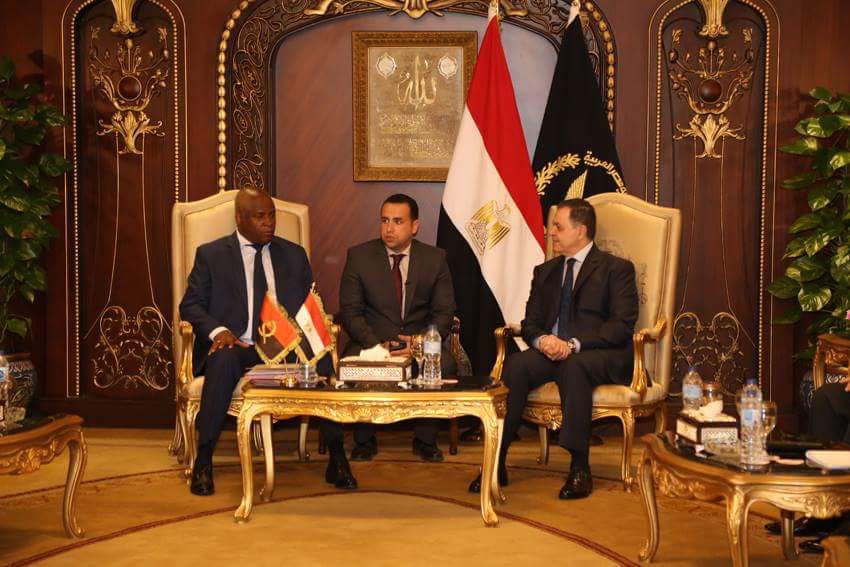 اللواء محمود توفيق وزير الداخلية أنجلو دى باروس دافيجا وزير داخلية جمهورية أنجولا  (2)