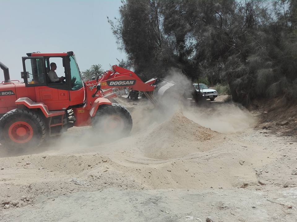 حملات مكبرة لتطهير الترع والمصارف ورفع 50 طن مخلفات بمركز ساحل سليم (5)