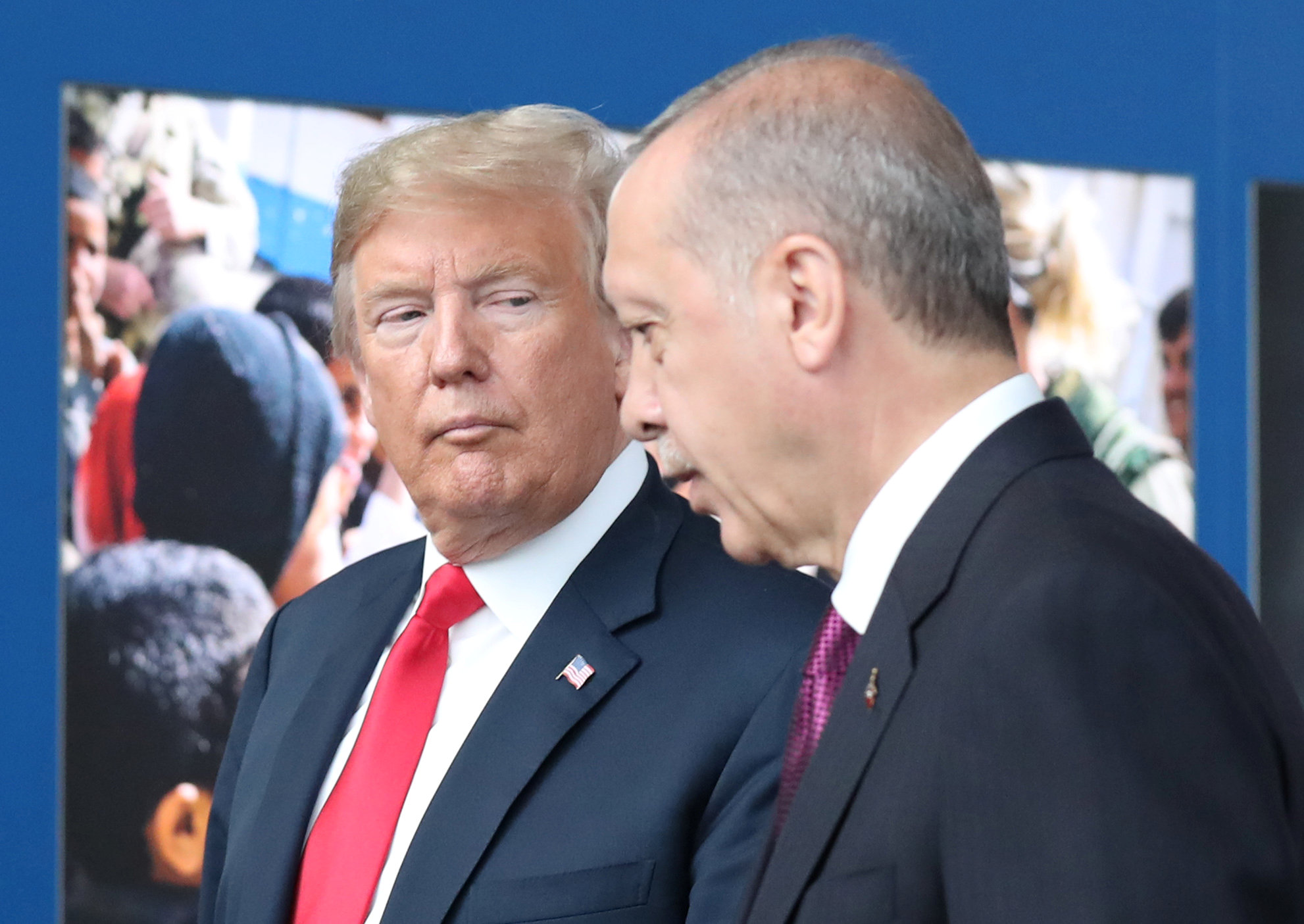 ترامب ونظرة تحمل معانى كثيرة لأردوغان