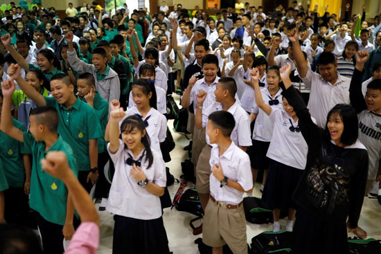 جانب من تضامن طلاب تايلاند مع اطفال الكهف 