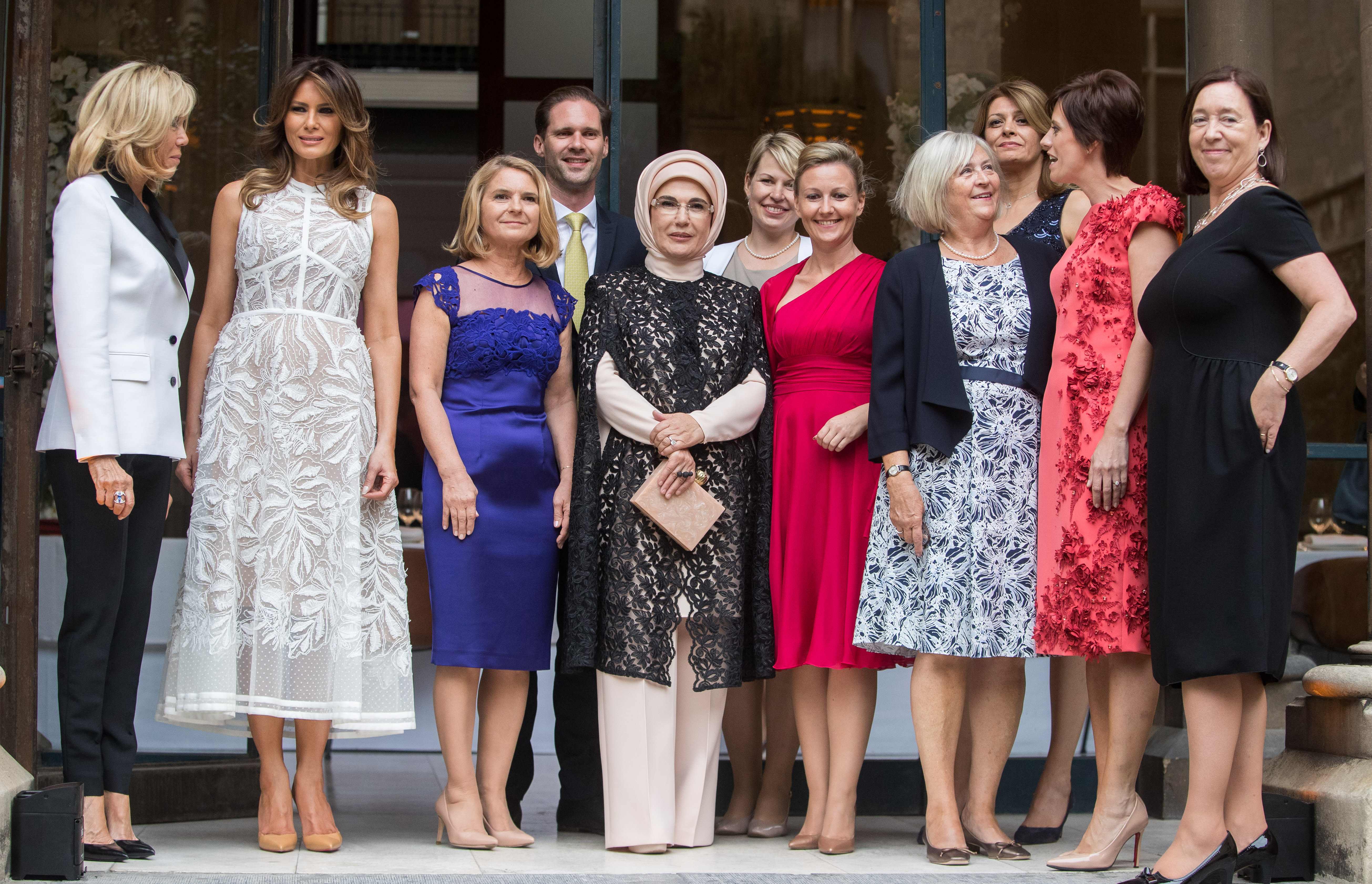 Первые леди страны. Премьер-министр Люксембурга первые леди. Первая леди Люксембурга в платье. Премьер министр Люксембурга с женой. Премьер министр Люксембурга и его жена в платье.