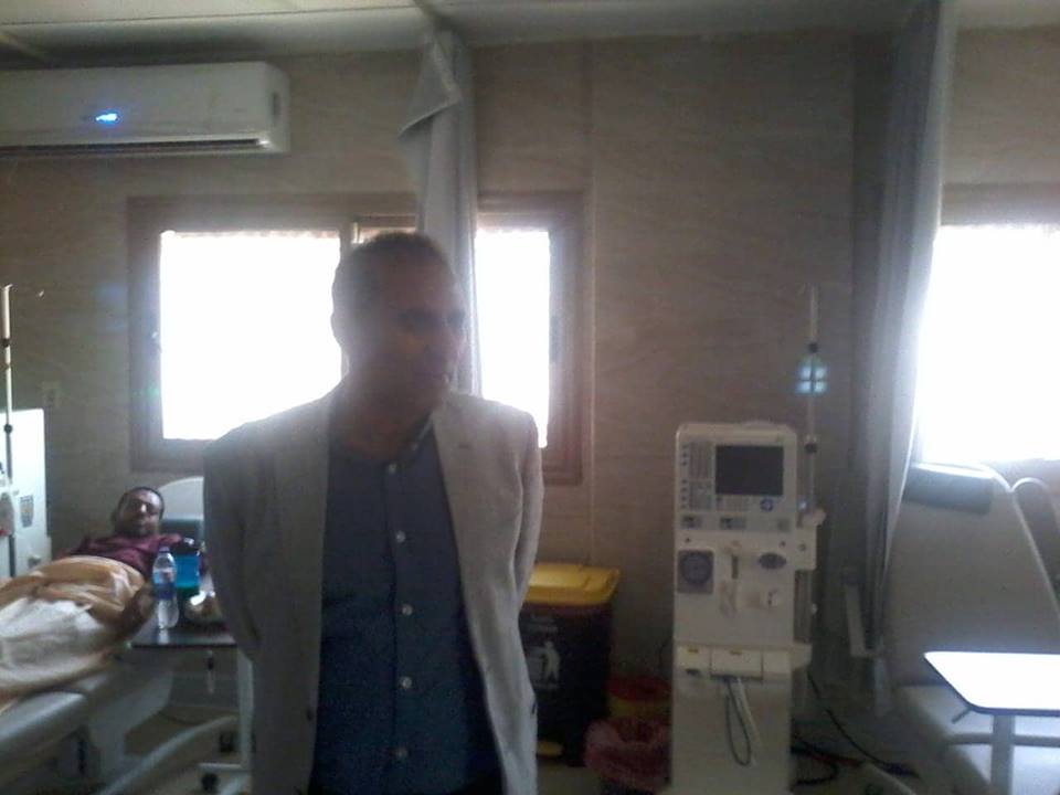 الدكتور أحمد غلاب رئيس جامعة أسوان يتابع انتظام العمل بوحدة الغسيل الكلوي 