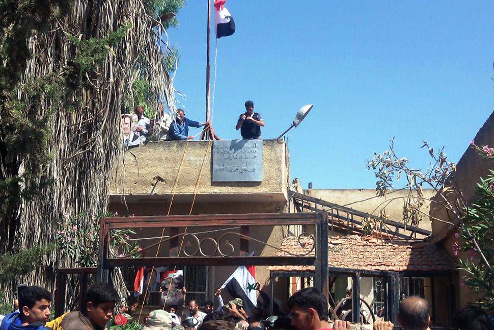 رفع العلم السورى على مدينة طفسة