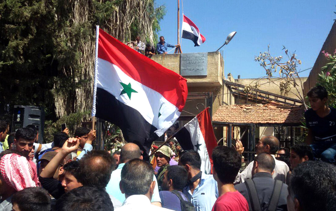 رفع العلم السورى