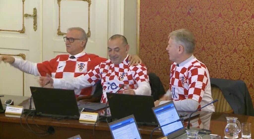 احتفال وزراء كرواتيا بالصعود لنهائى المونديال