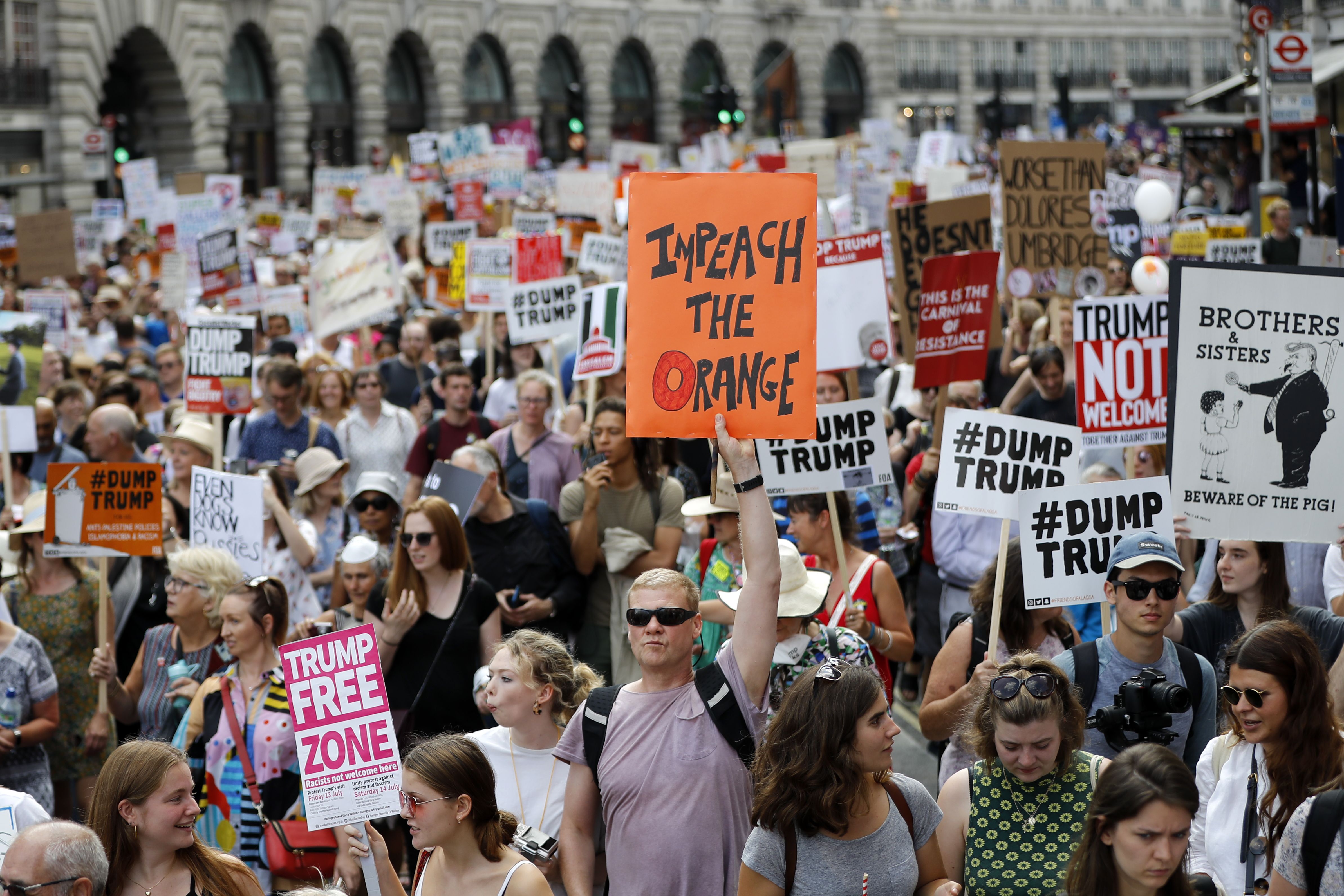 مظاهرات ضد الرئيس الأمريكى فى لندن