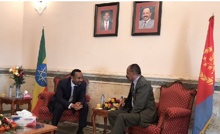 جانب من لقاء رئيس الوزراء الإثيوبى والرئيس الإريترى