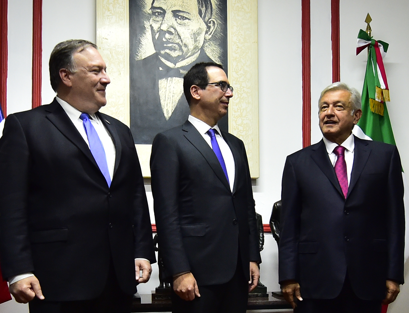 رئيس المكسيك ووزير الخزانة الأمريكى وبومبيو