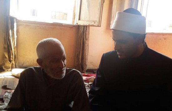 الدكتور أحمد المالكى مع الدكتور عبدالحميد متولى عندما توجه إليه بناء على تعليمات شيخ الأزهر