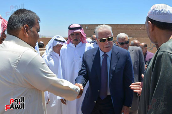 محافظ جنوب سيناء يلتقى بعواقل ومشايخ أبو رديس وأبو زنيمة (1)