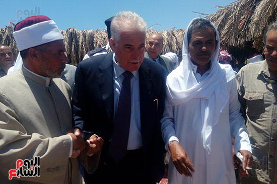 محافظ جنوب سيناء يلتقى بعواقل ومشايخ أبو رديس وأبو زنيمة (4)