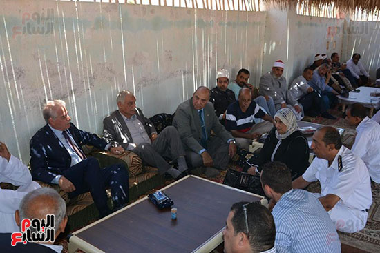 محافظ جنوب سيناء يلتقى بعواقل ومشايخ أبو رديس وأبو زنيمة (2)