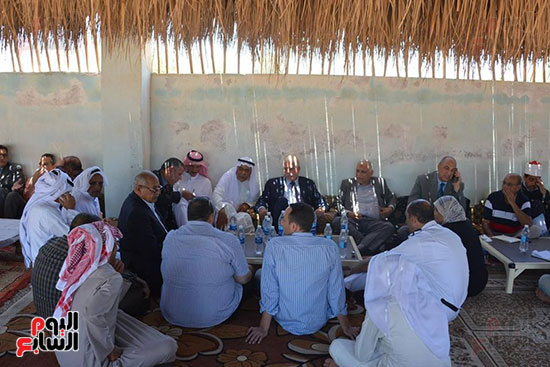 محافظ جنوب سيناء يلتقى بعواقل ومشايخ أبو رديس وأبو زنيمة (3)