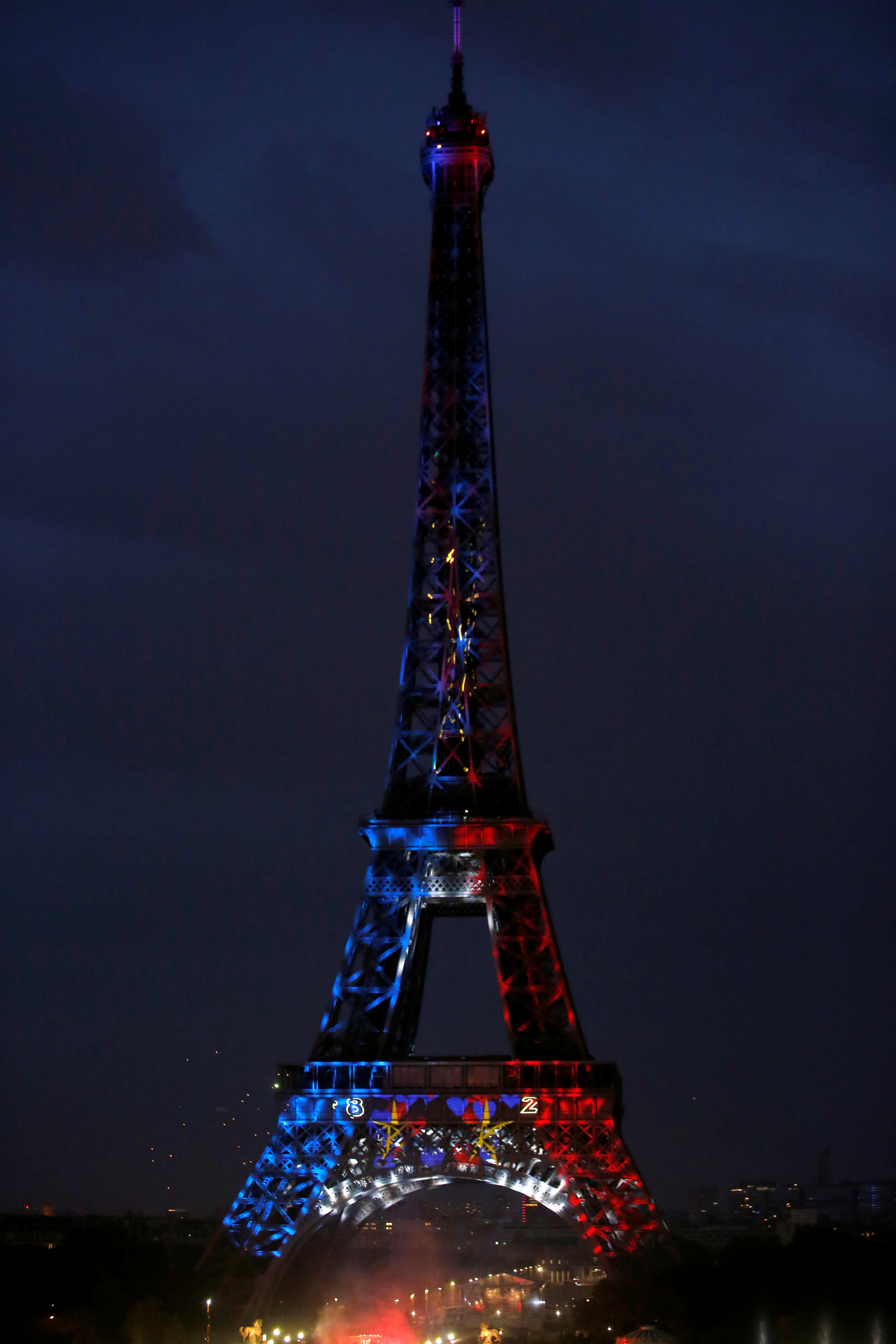 برج ايفل يحتفل بتتويج فرنسا بلقب كأس العالم 2018 (3)