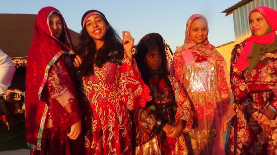    الفتيات المشاركات بالزى البدوى فى مطروح