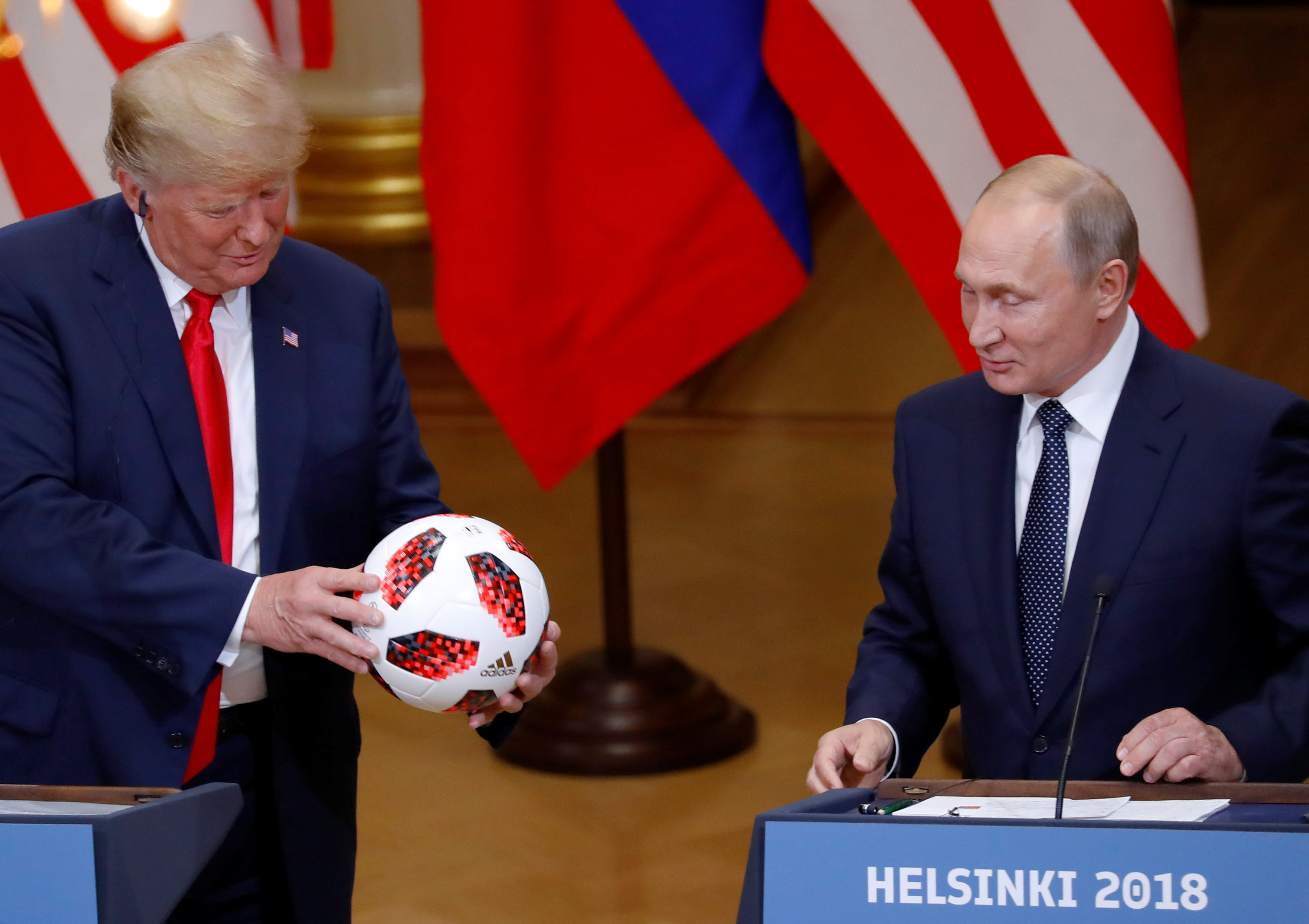 بوتين يهدة كرة قدم اترامب