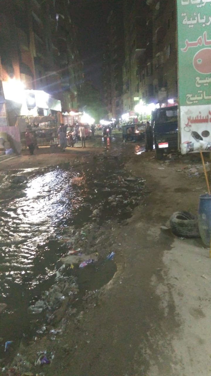 مياه الصرف تغرق شارع الزهور  (2)