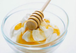 yogurt-and-honey-scrub