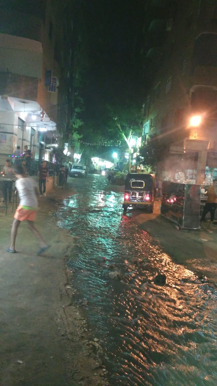 مياه الصرف تغرق شارع الزهور  (4)