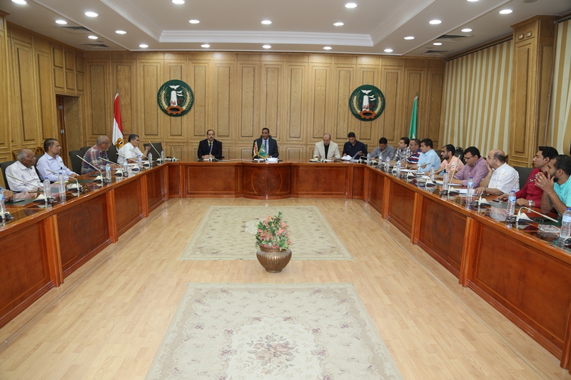 اجتماع سكرتير عام محافظة المنوفة بالمسئولين والمستثمرين بالمنطقة الصناعية بقويسنا (1)