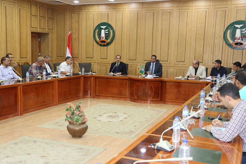 اجتماع سكرتير عام محافظة المنوفة بالمسئولين والمستثمرين بالمنطقة الصناعية بقويسنا (3)