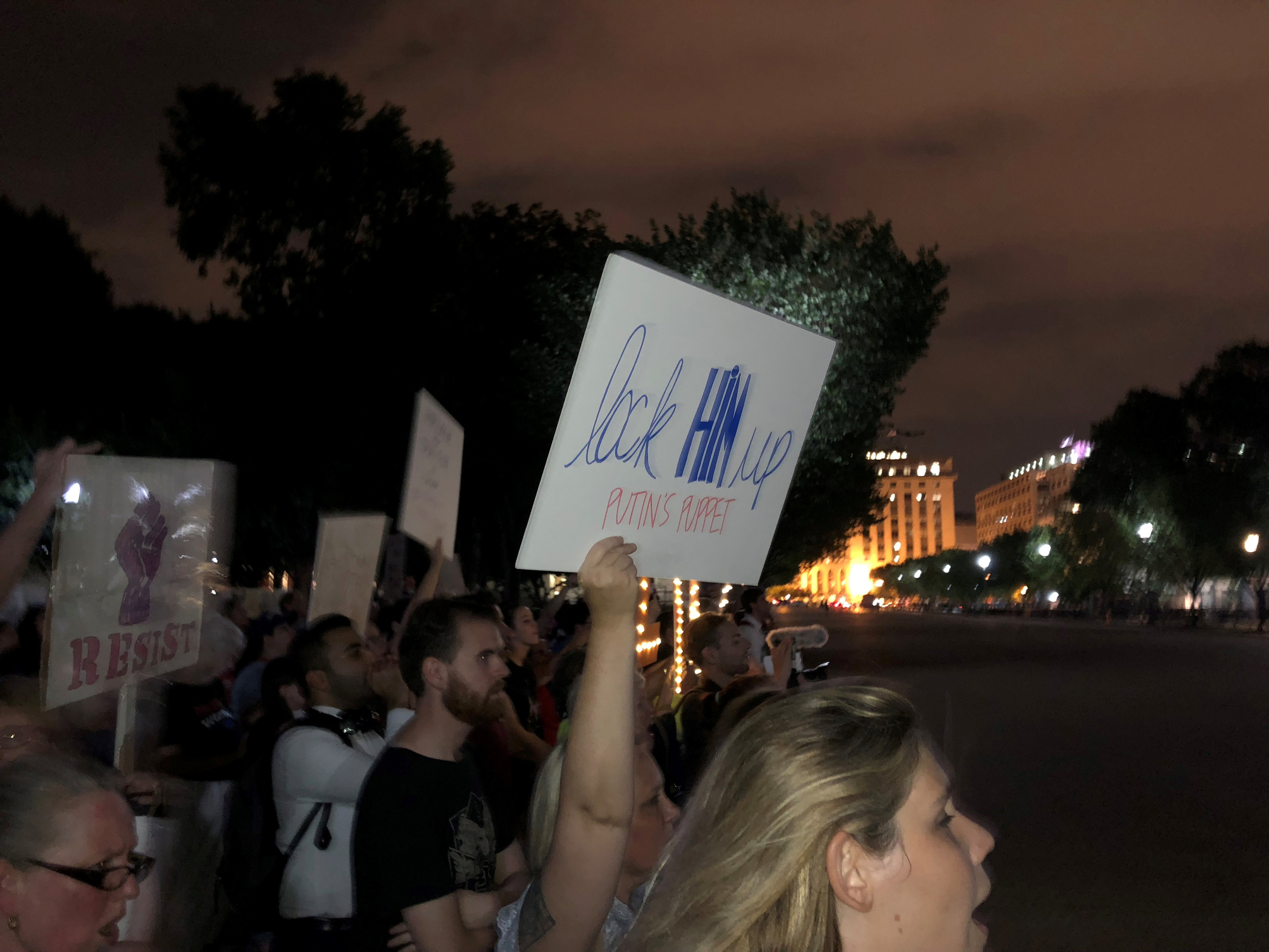 المظاهرات الأمريكية أمام البيت الأبيض 